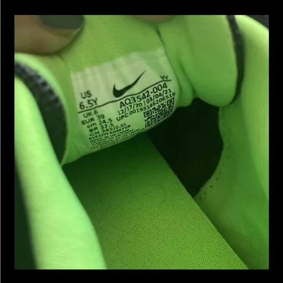 SOLD DONT BUY Nike Kids Sneakers - Black and Neon Green - Picture 5 of 7